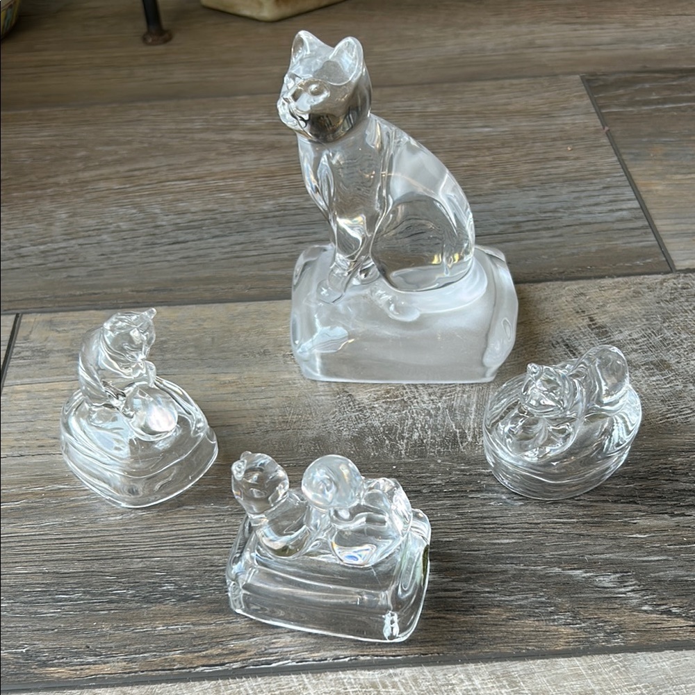 Cristal d’Arques Vintage Clear Glass Cat and 3 small Avon cat Figurines Set